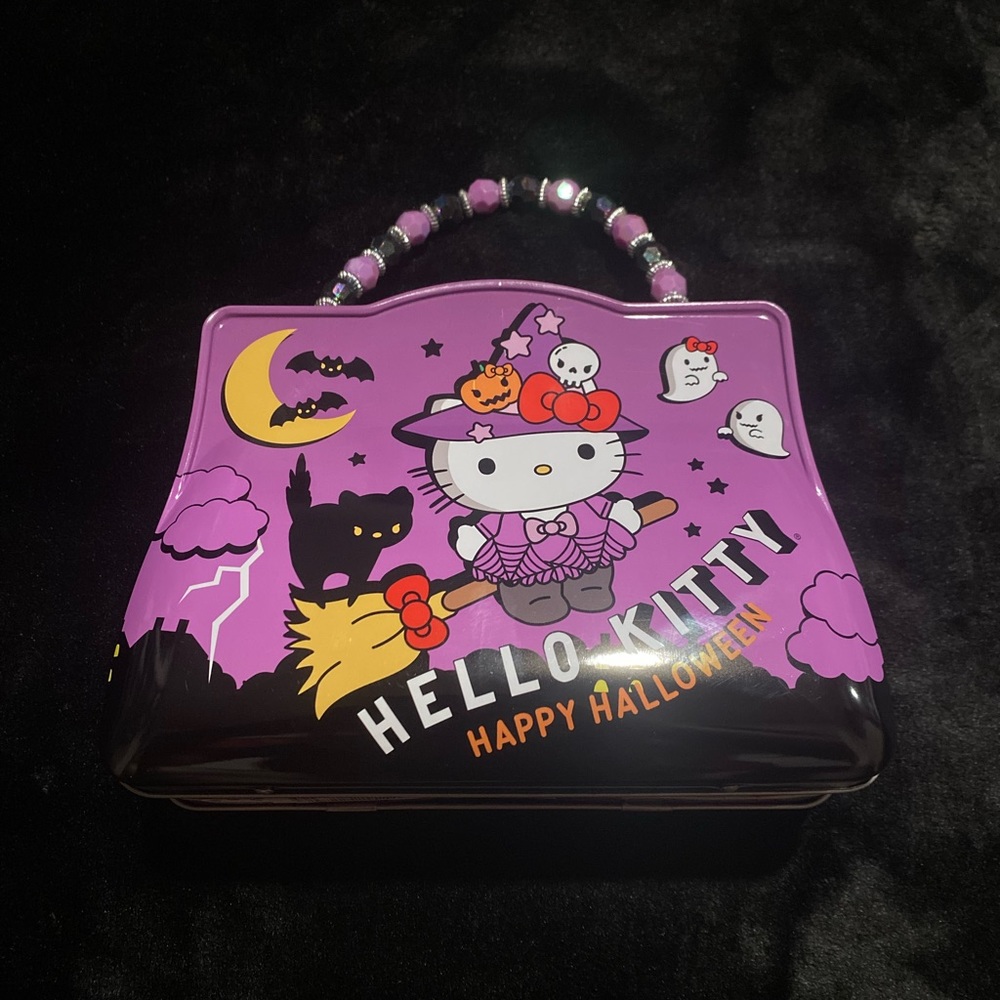 Hello kitty Halloween tin 2022